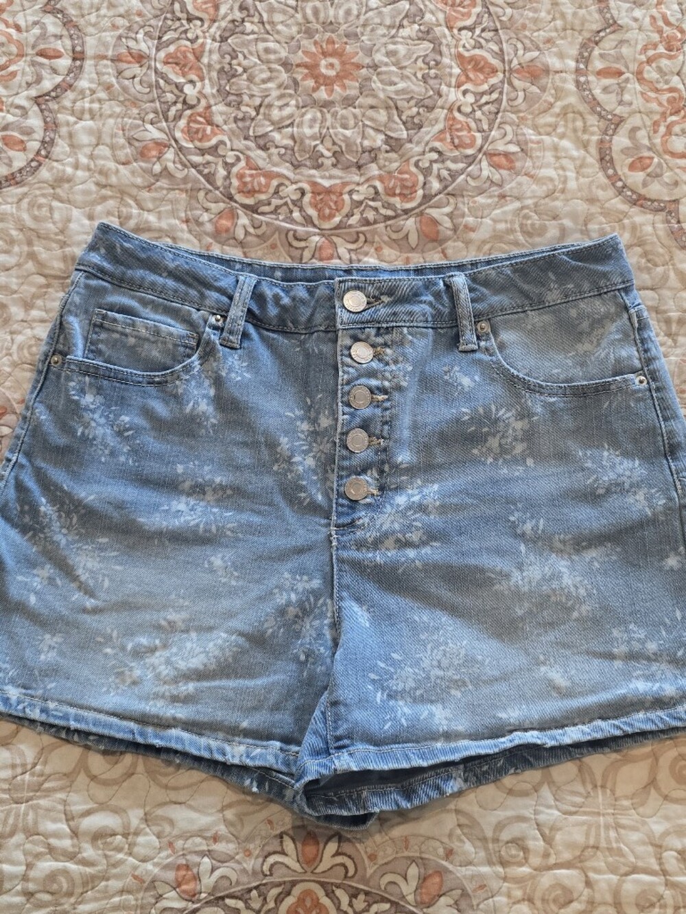 Time and Tru Light Blue High-Rise Paisley Print Button-Fly Denim Shorts Size 12